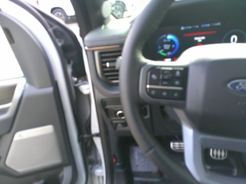 Used 2025 Ford F150 Lightning Lariat image 24