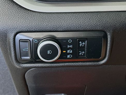 Used 2023 Ford Explorer XLT w/ Equipment Group 202A RWD image 16