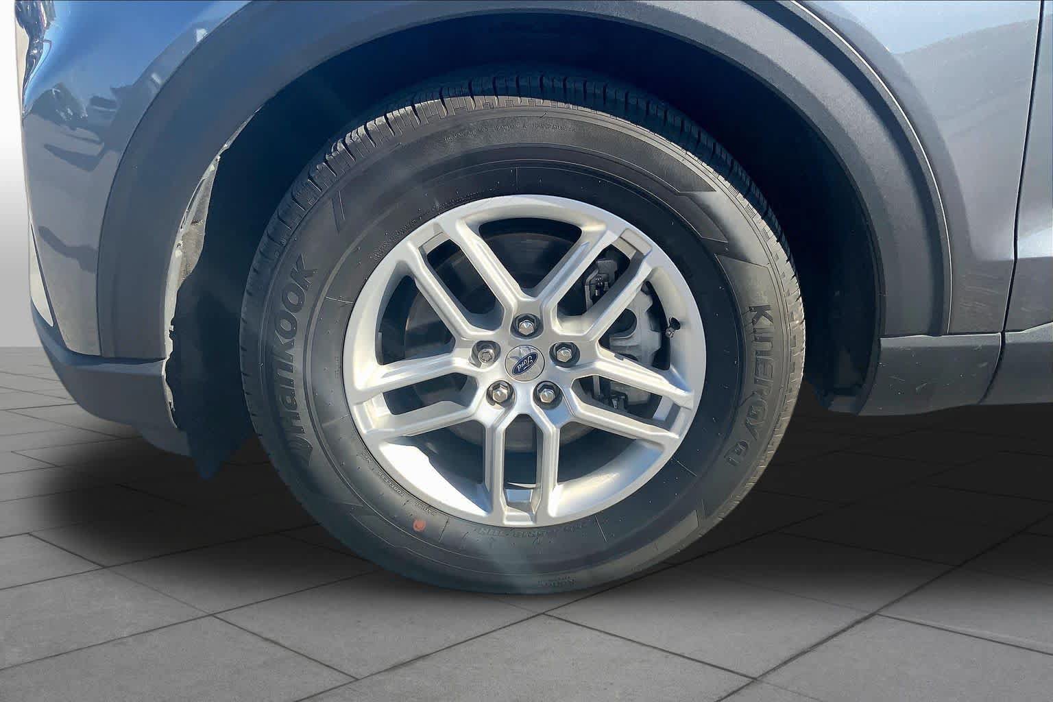 Certified 2025 Ford Explorer Active w/ Active Comfort Package RWD image 11