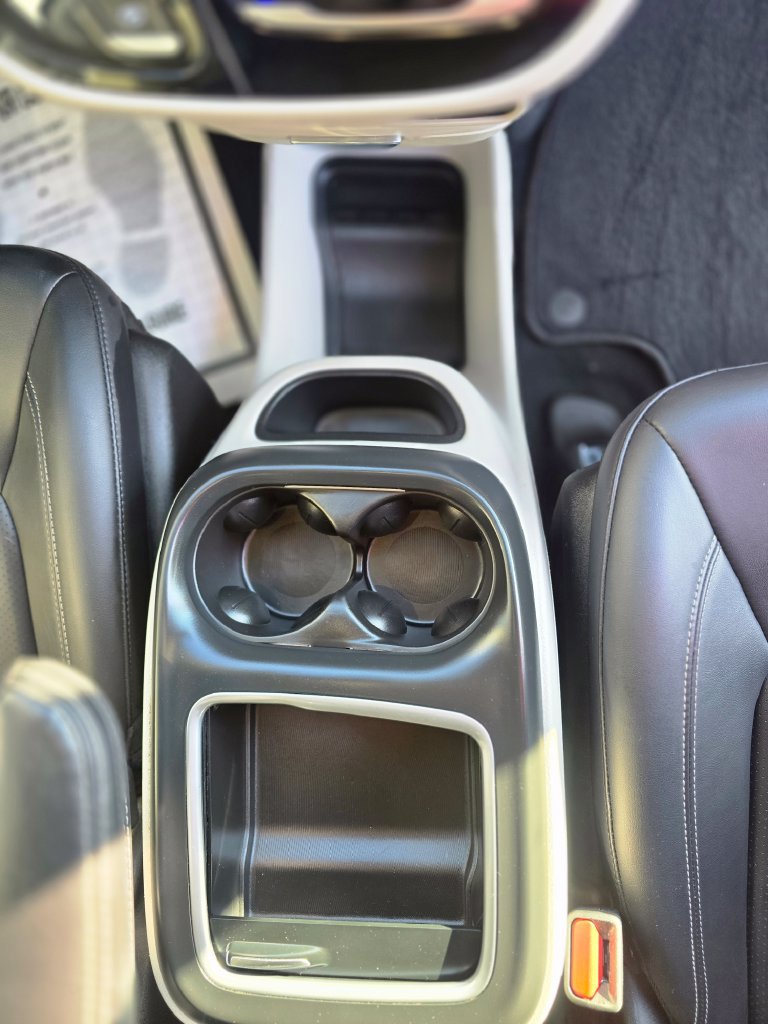 Used 2024 Chrysler Pacifica Touring-L FWD image 13