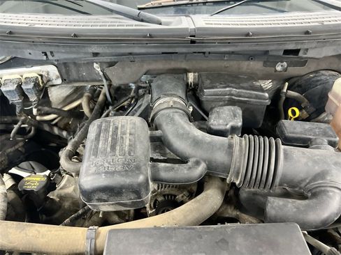 Used 2010 Ford F150 XLT image 22