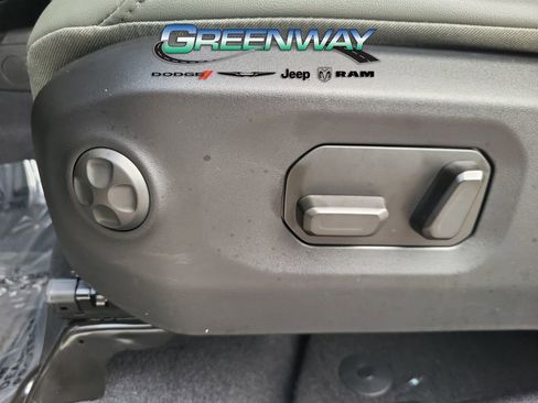 Used 2025 Jeep Gladiator Mojave w/ Convenience Group AWD/4WD image 19