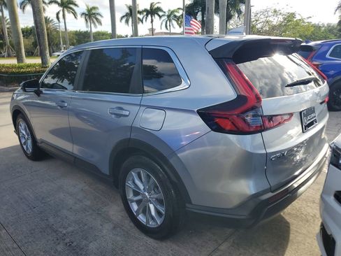Used 2025 Honda CR-V EX image 8