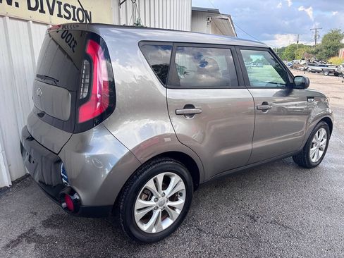 Used 2016 Kia Soul + FWD image 13