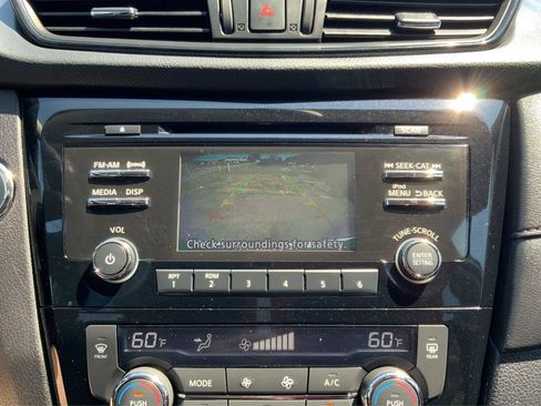 Used 2017 Nissan Rogue SV FWD image 31