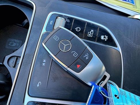 Used 2021 Mercedes-Benz GLC 300 4MATIC image 11