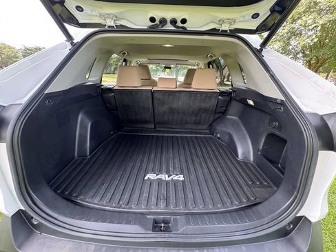 Used 2022 Toyota RAV4 XLE image 27