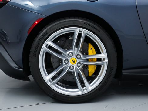 Certified 2025 Ferrari Roma Spider RWD image 41