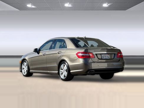 Used 2013 Mercedes-Benz E 350 BlueTEC Sedan image 3