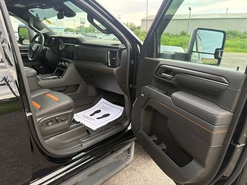 Certified 2026 GMC Sierra 3500 AT4 AWD/4WD image 24