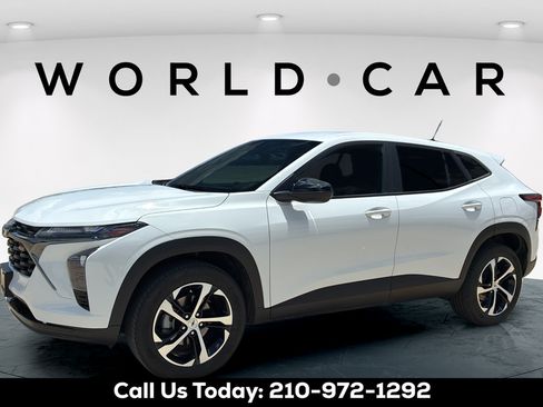 Used 2025 Chevrolet Trax RS w/ Driver Confidence Package FWD image 11