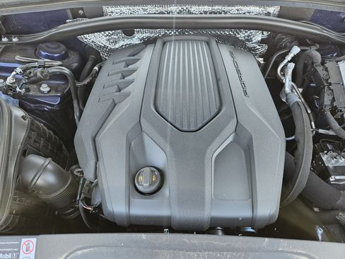 Certified 2026 Porsche Macan AWD/4WD image 30