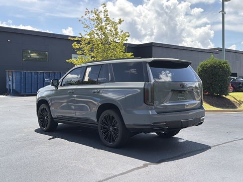 Used 2026 Cadillac Escalade Platinum Sport w/ LPO, Floor Liner Package AWD/4WD image 14