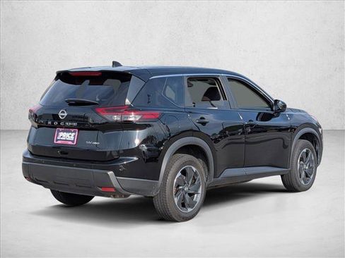 Used 2024 Nissan Rogue SV image 5