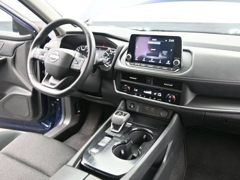 Used 2025 Nissan Rogue SV FWD image 29