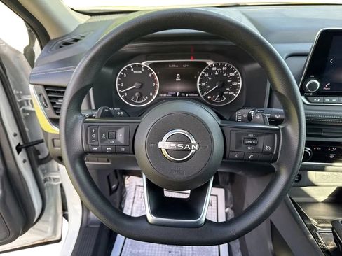 Used 2024 Nissan Rogue S FWD image 15