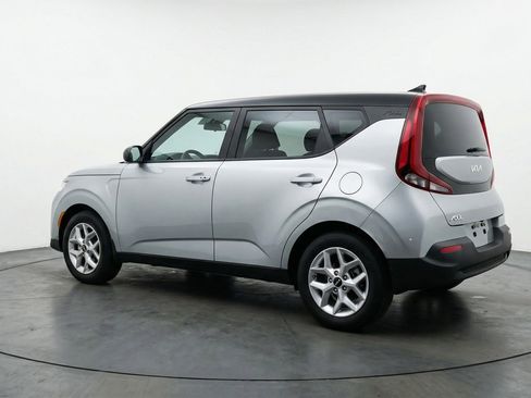 Used 2025 Kia Soul LX w/ LX Technology Package image 6