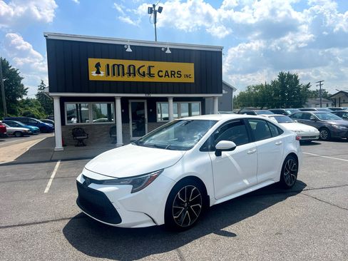 Used 2020 Toyota Corolla LE image 2