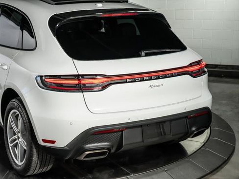 Used 2025 Porsche Macan AWD/4WD image 29