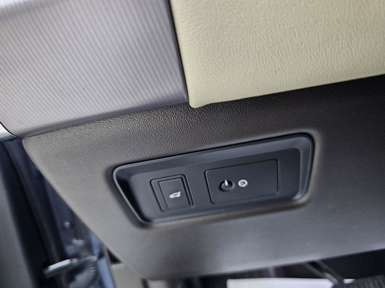 Used 2018 Land Rover Range Rover Sport HSE AWD/4WD image 39