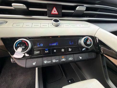 Used 2024 Hyundai Elantra Limited FWD image 25