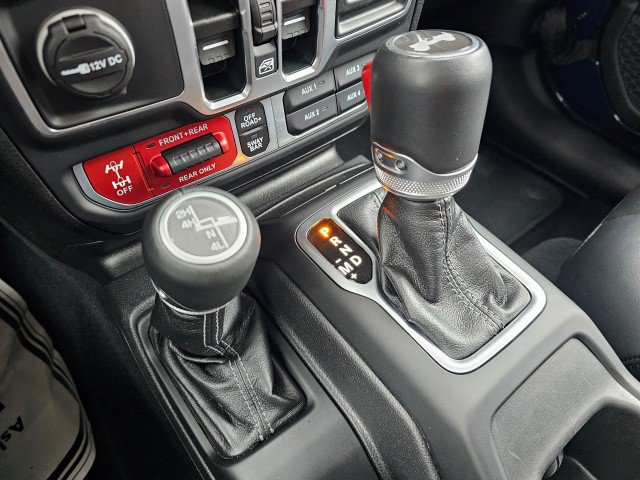 Used 2025 Jeep Wrangler Unlimited Rubicon w/ Safety Group AWD/4WD image 28