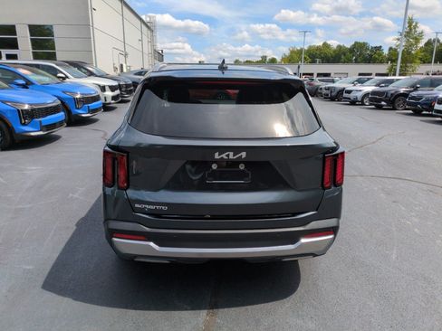Certified 2025 Kia Sorento EX w/ Panoramic Sunroof Package FWD image 6