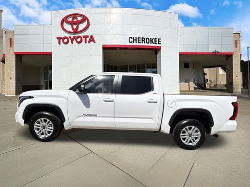 Used 2025 Toyota Tundra SR5 w/ SR5 Premium Package AWD/4WD image 8