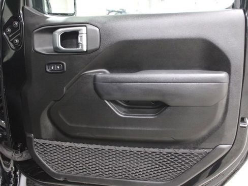 Used 2025 Jeep Wrangler Unlimited Rubicon image 23