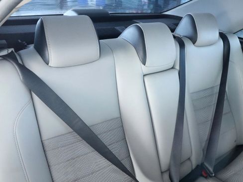 Used 2016 Toyota Camry SE FWD image 32