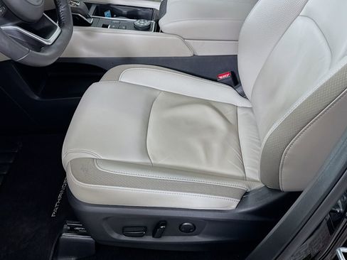 Used 2025 Nissan Pathfinder SL w/ Cargo Package image 15