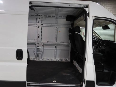 Used 2024 RAM ProMaster 2500 w/ Convenience Group FWD image 15