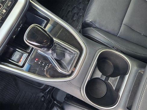 Used 2022 Subaru Outback Limited XT image 18