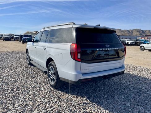 Used 2025 Ford Expedition Max Active AWD/4WD image 3