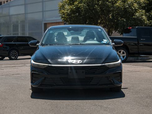 Used 2024 Hyundai Elantra SEL FWD image 2