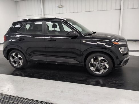 Used 2022 Hyundai Venue SEL FWD image 11