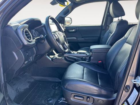 Used 2023 Toyota Tacoma TRD Off-Road w/ TRD Premium Off Road Package image 11