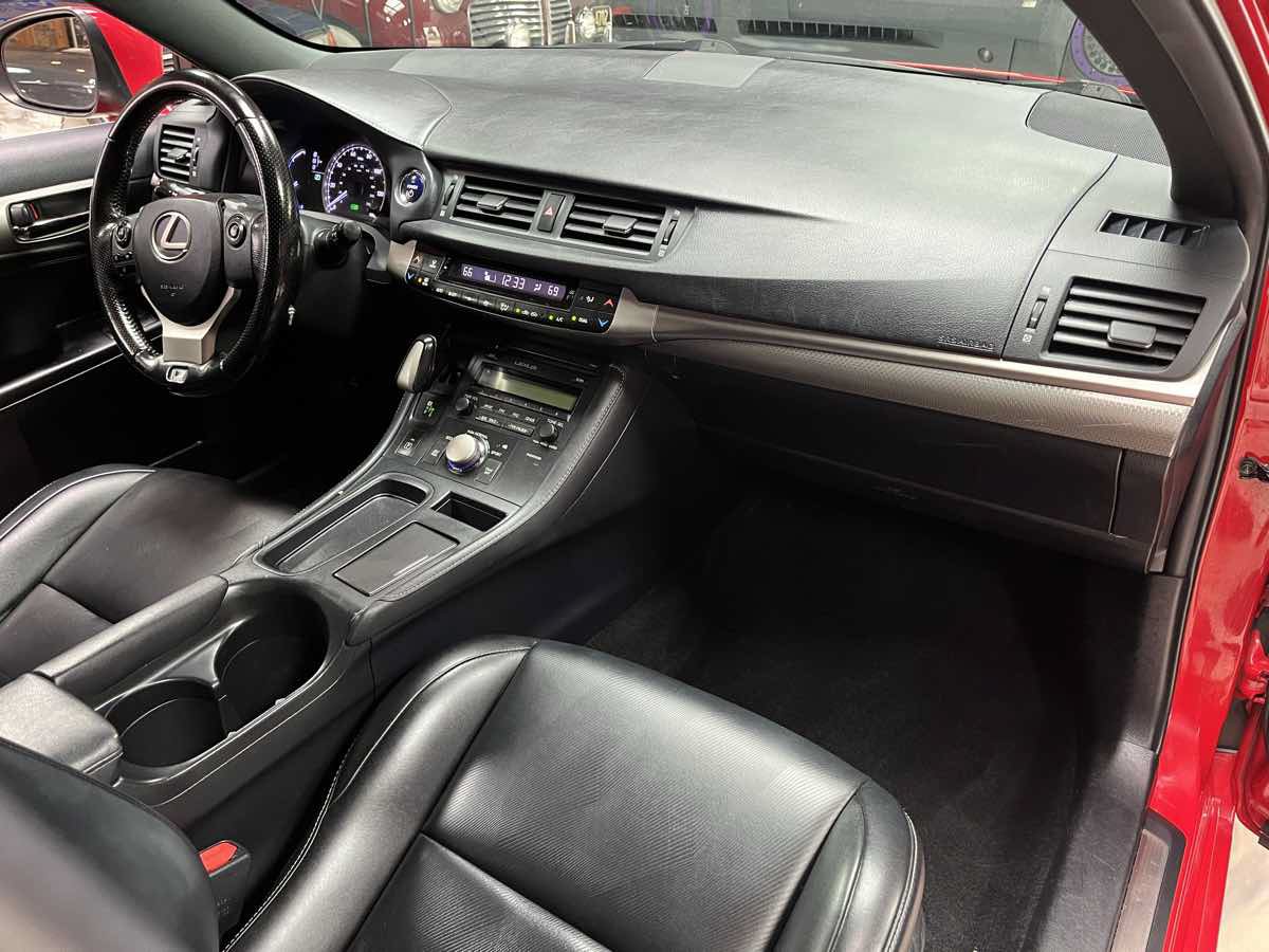 Used 2017 Lexus CT 200h FWD image 11