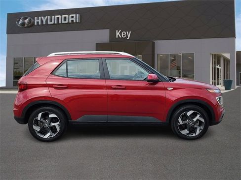 Certified 2022 Hyundai Venue Limited image 2