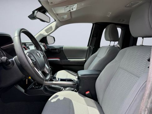 Used 2019 Toyota Tacoma SR5 RWD image 15