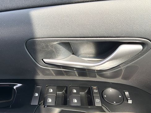 Used 2025 Hyundai Tucson Limited AWD/4WD image 16