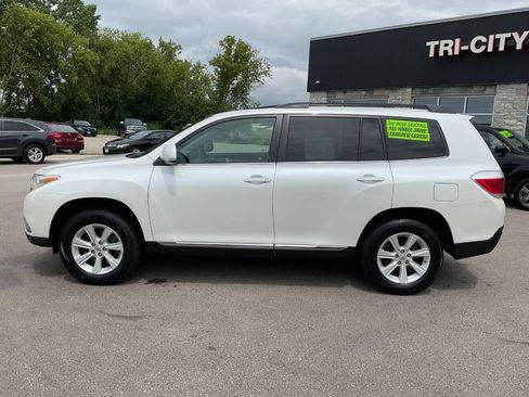 Used 2012 Toyota Highlander SE w/ Tow Pkg AWD/4WD image 3