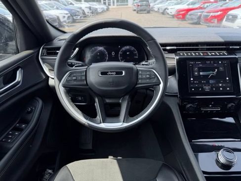 Used 2023 Jeep Grand Cherokee L Laredo AWD/4WD image 33