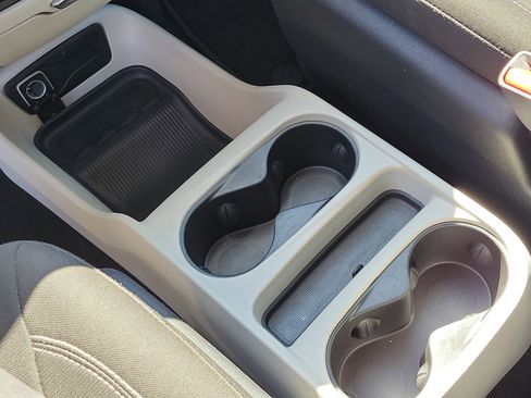 Used 2022 Chrysler Voyager LX image 26