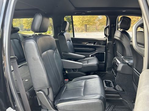 Used 2022 Jeep Wagoneer Series III w/ Premium Group I image 50