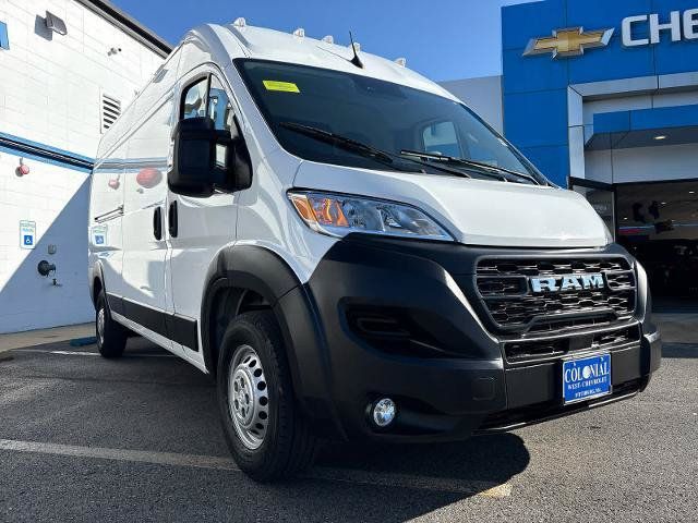 Used 2025 RAM ProMaster 2500 w/ Convenience Group FWD image 3
