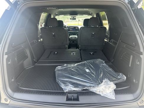 New 2026 Chevrolet Traverse LT w/ Midnight/Sport Edition FWD image 18