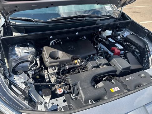 Used 2025 Toyota RAV4 XLE AWD/4WD image 42