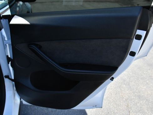 Used 2023 Tesla Model Y Long Range AWD/4WD image 42