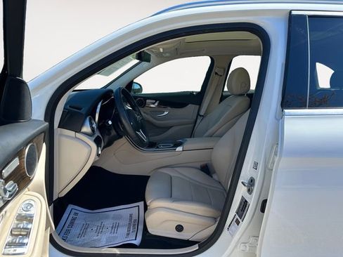 Used 2022 Mercedes-Benz GLC 300 w/ Premium Package Lite image 9